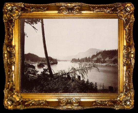 framed  Carleton E.Watkins Vue du fleuve Columbia et de la chain des Cascades, ta009-2